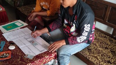 Lakukan Pendampingan Masyarakat Perihal Pengurusan Adminduk di Kalisat, Candra: Kami Tidak Meminta Biaya Sepeserpun, Kalau Ada Silahkan Laporkan Ke Kantor DPC PDI Perjuangan Kabupaten Jember