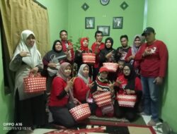 Puluhan Kader Perempuan PDI Perjuangan di Kecamatan Sukorambi Mengadakan Pelatihan Pembuatan Tas Anyam Bersama Koperasi Penganyam Sempurna Perjuangan