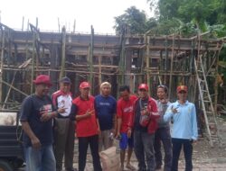 Pengurus Anak Cabang PDI Perjuangan Kecamatan Balung Salurkan Bantuan Pada Pembangunan Musholla di Desa Tutul Kecamatan Balung