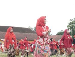 Tepat Hari Ibu, IKP DPC PDI Perjuangan Jember Gelar Senam Berkebaya Secara Masal
