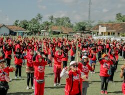 Kader dan Simpatisan PDI Perjuangan di Kecamatan Puger ‘Merahkan’ Lapangan Mlokorejo Guna Meriahkan Senam Indonesia Cinta Tanah Air (SICITA)