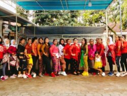 Dukung Kebaya Sebagai Warisan Budaya Indonesia, Kader Perempuan PDI Perjuangan Kecamatan Bangsalsari Gelar Senam Indonesia Cinta Tanah Air (Sicita) Berkebaya dan Bazar