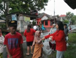 GIAT BAGI-BAGI TAKJIL PENGURUS ANAK CABANG (PAC) PDI PERJUANGAN KECAMATAN KALISAT