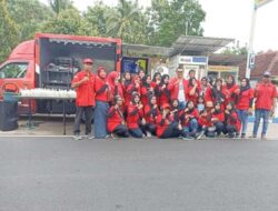 GIAT BAGI-BAGI TAKJIL KOMANDANTE WIDARTO BERSAMA PEREMPUAN PDI PERJUANGAN KECAMATAN SUKORAMBI